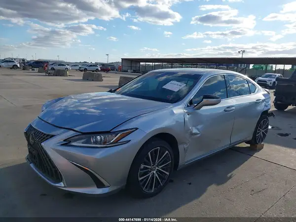 58ADA1C17SU072855 2025 LEXUS ES - Image 2