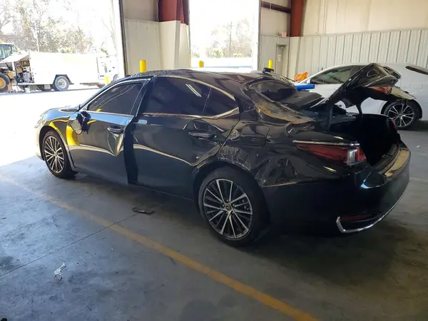 58ADA1C17SU075657 2025 LEXUS ES - Image 2