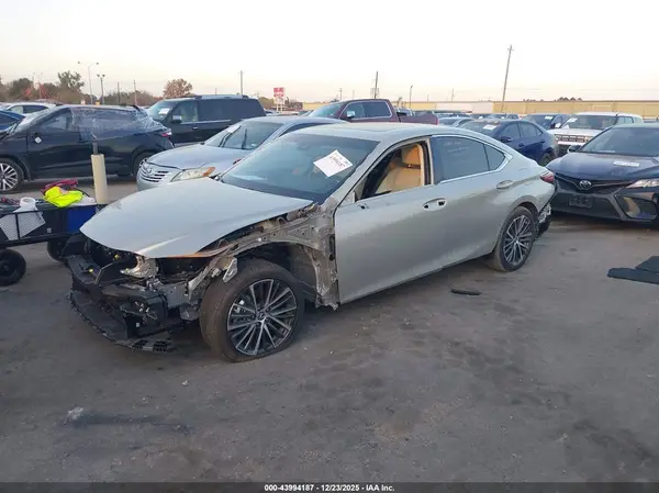 58ADA1C17SU076923 2025 LEXUS ES - Image 2