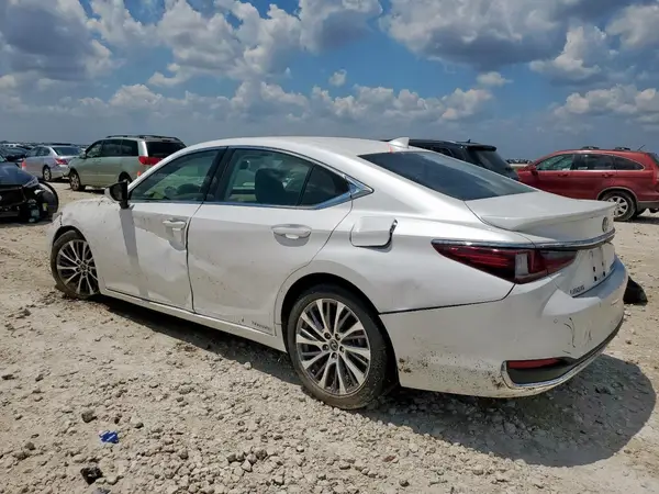 58ADA1C18MU002932 2021 LEXUS ES - Image 2