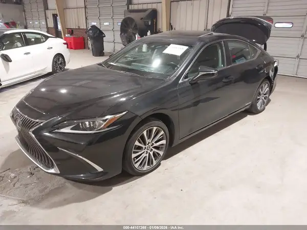 58ADA1C18MU003417 2021 LEXUS ES - Image 2