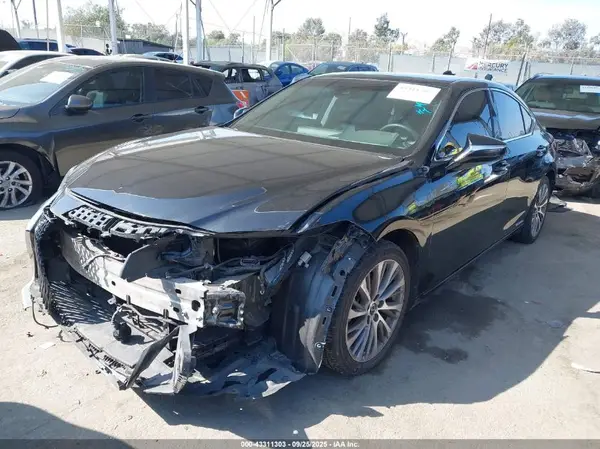 58ADA1C18MU003465 2021 LEXUS ES - Image 2