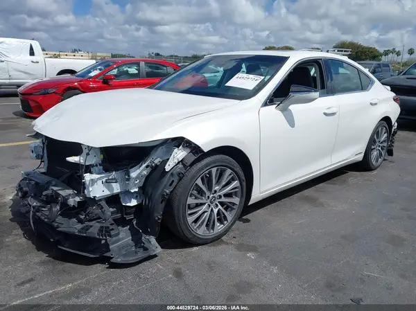58ADA1C18MU012912 2021 LEXUS ES - Image 2