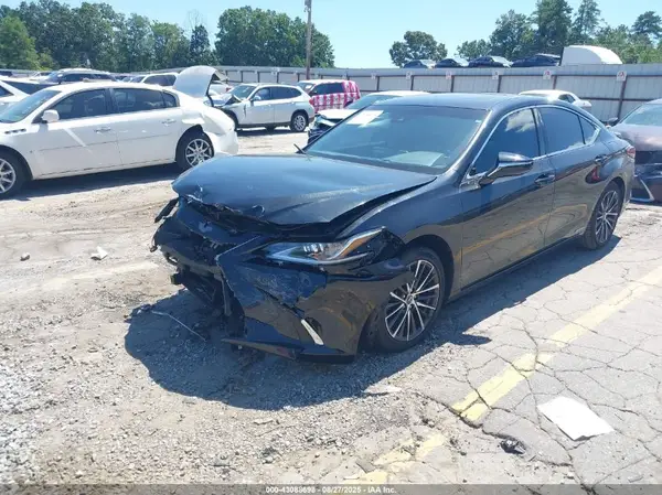 58ADA1C18NU024320 2022 LEXUS ES - Image 2