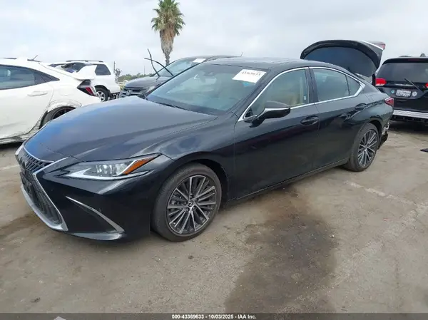 58ADA1C18PU032372 2023 LEXUS ES - Image 2