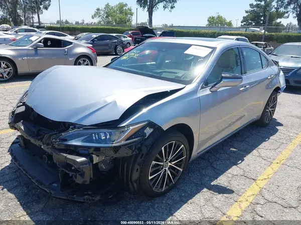 58ADA1C18RU042886 2024 LEXUS ES - Image 2