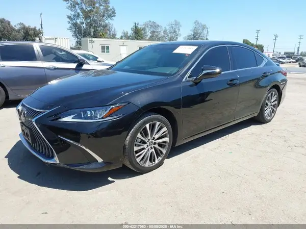 58ADA1C18RU044024 2024 LEXUS ES - Image 2
