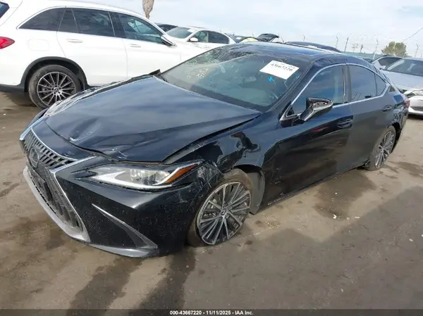 58ADA1C18RU047215 2024 LEXUS ES - Image 2