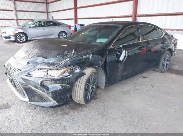 58ADA1C18RU049238 2024 LEXUS ES - Image 2