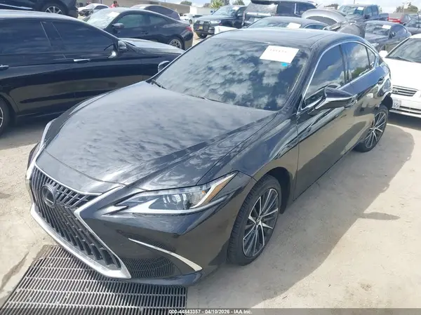 58ADA1C18RU052124 2024 LEXUS ES - Image 2