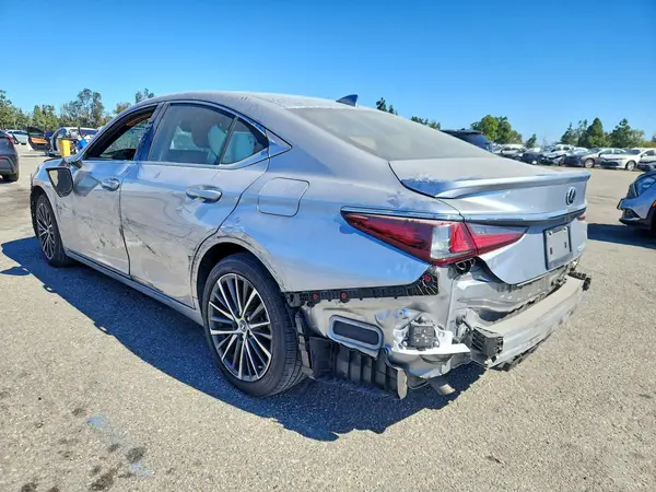 58ADA1C18SU054526 2025 LEXUS ES - Image 2