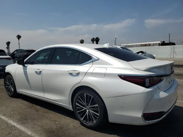 58ADA1C18SU060066 2025 LEXUS ES - Image 2