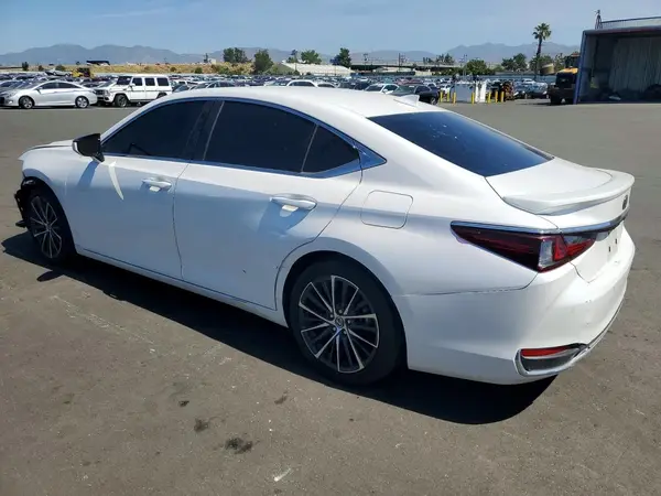 58ADA1C18SU061024 2025 LEXUS ES - Image 2