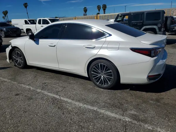 58ADA1C18SU065509 2025 LEXUS ES - Image 2