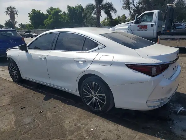 58ADA1C18SU067020 2025 LEXUS ES - Image 2