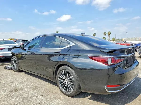 58ADA1C18SU067972 2025 LEXUS ES - Image 2
