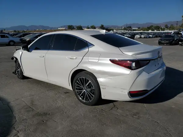 58ADA1C18SU070967 2025 LEXUS ES - Image 2