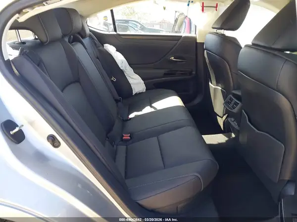 58ADA1C18SU071763 2025 LEXUS ES - Image 8