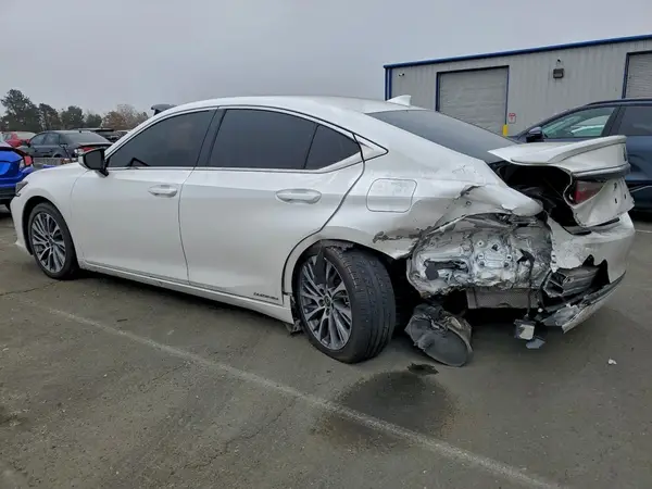 58ADA1C19MU002129 2021 LEXUS ES - Image 2