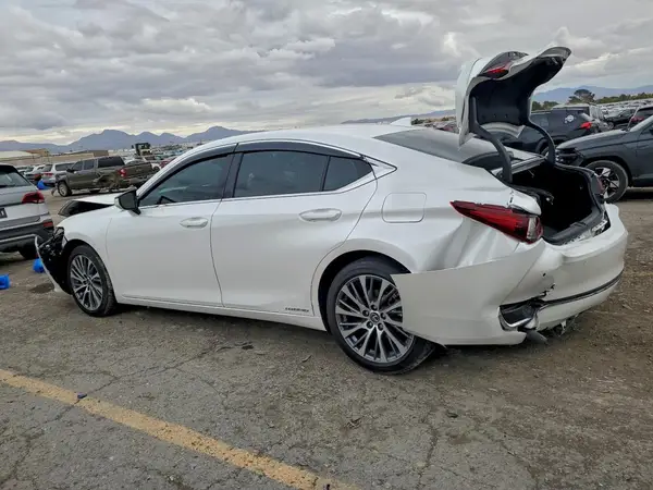 58ADA1C19MU002762 2021 LEXUS ES - Image 2
