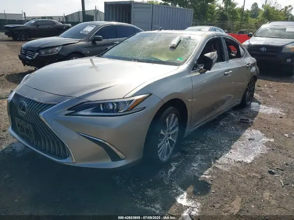 58ADA1C19MU007427 2021 LEXUS ES - Image 2