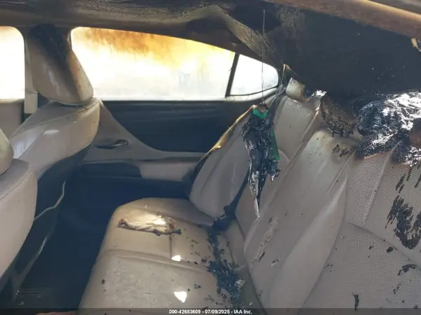 58ADA1C19MU007427 2021 LEXUS ES - Image 8