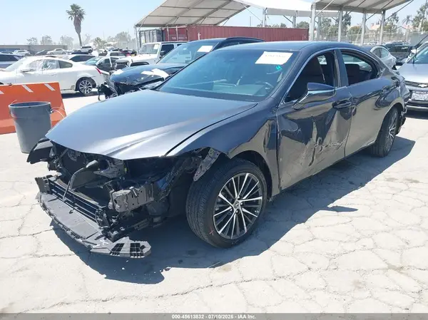 58ADA1C19NU013469 2022 LEXUS ES - Image 2