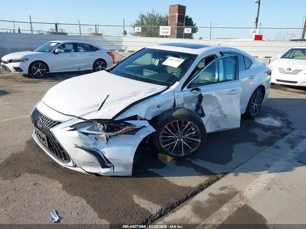 58ADA1C19NU014976 2022 LEXUS ES - Image 2