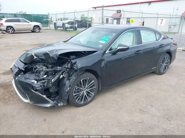 58ADA1C19NU021734 2022 LEXUS ES - Image 2