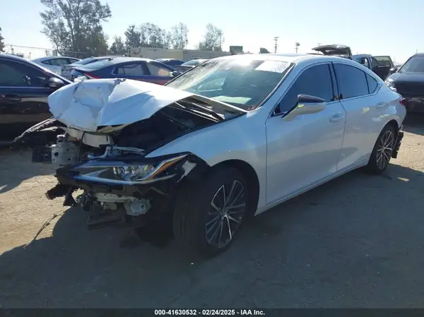 58ADA1C19NU024116 2022 LEXUS ES - Image 2