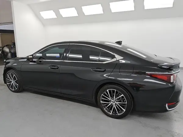 58ADA1C19PU033238 2023 LEXUS ES - Image 2