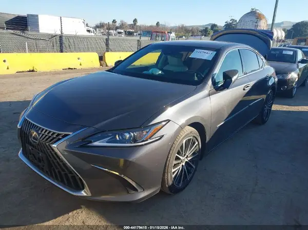 58ADA1C19PU035247 2023 LEXUS ES - Image 2