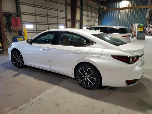 58ADA1C19RU037180 2024 LEXUS ES - Image 2
