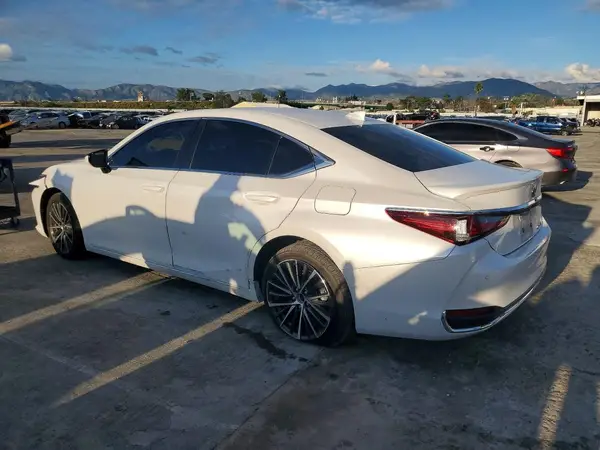 58ADA1C19RU038541 2024 LEXUS ES - Image 2