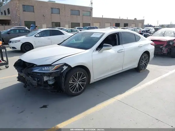 58ADA1C19RU039429 2024 LEXUS ES - Image 2