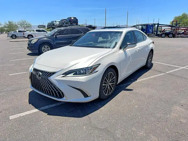 58ADA1C19RU053878 2024 LEXUS ES - Image 2