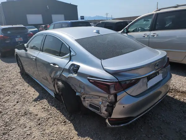 58ADA1C19SU059119 2025 LEXUS ES - Image 2
