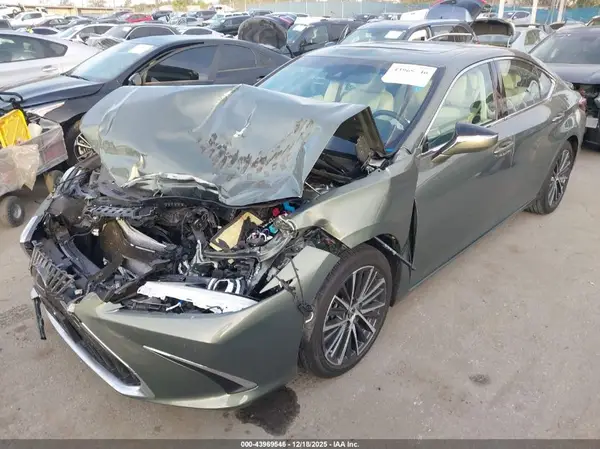 58ADA1C19SU063283 2025 LEXUS ES - Image 2