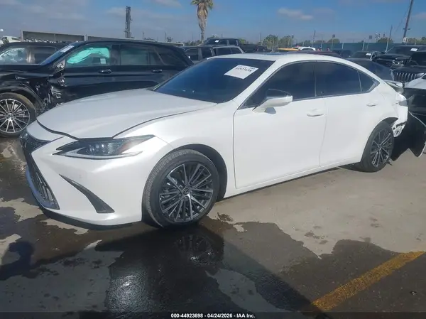 58ADA1C19SU072968 2025 LEXUS ES - Image 2