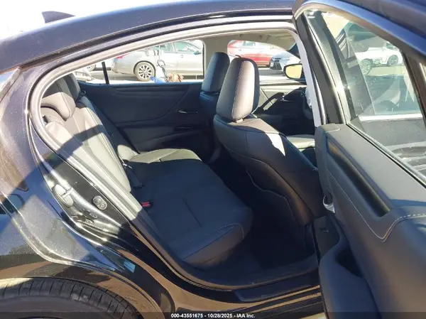 58ADA1C19SU073926 2025 LEXUS ES - Image 8