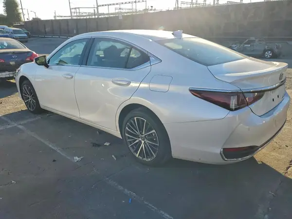 58ADA1C19SU074753 2025 LEXUS ES - Image 2