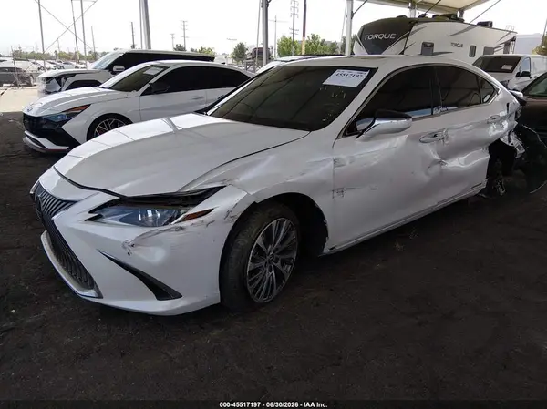 58ADA1C1XMU002589 2021 LEXUS ES - Image 2