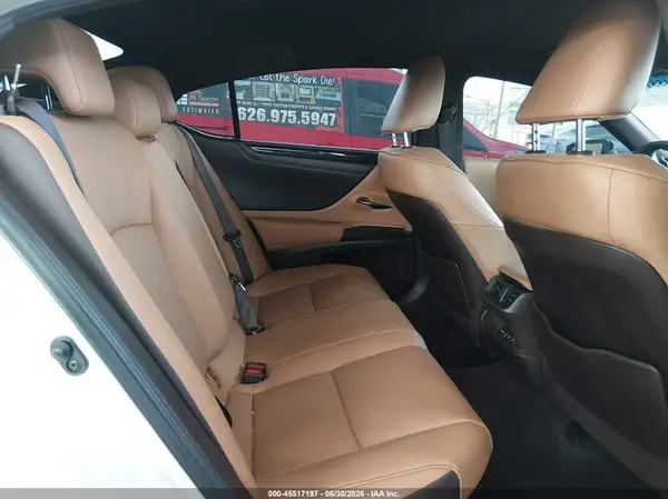 58ADA1C1XMU002589 2021 LEXUS ES - Image 8