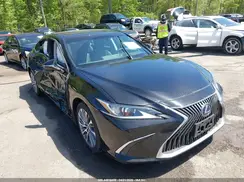 58ADA1C1XMU005671 2021 LEXUS ES