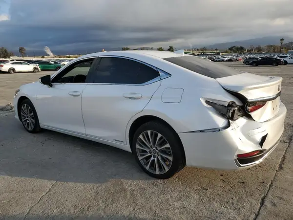 58ADA1C1XMU008392 2021 LEXUS ES - Image 2