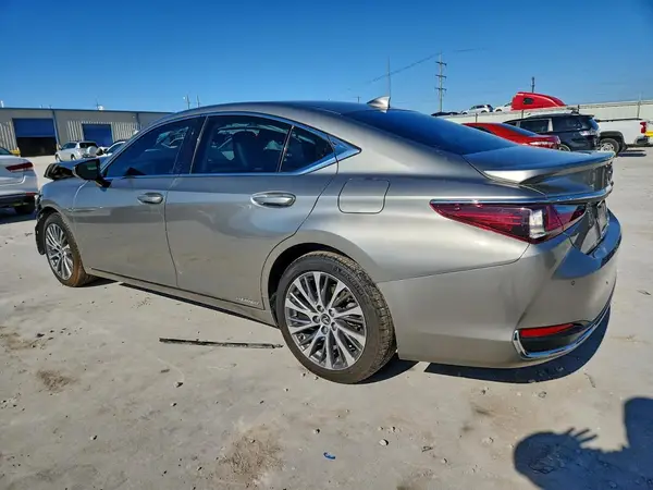 58ADA1C1XMU010496 2021 LEXUS ES - Image 2