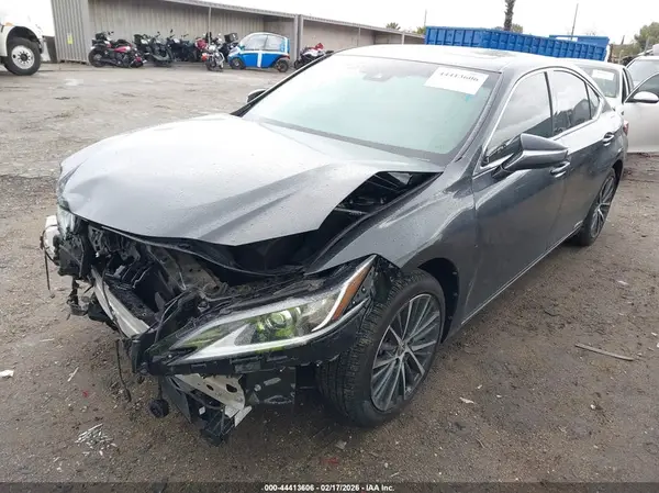 58ADA1C1XNU021628 2022 LEXUS ES - Image 2