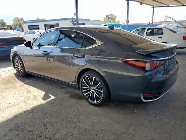 58ADA1C1XNU021807 2022 LEXUS ES - Image 2