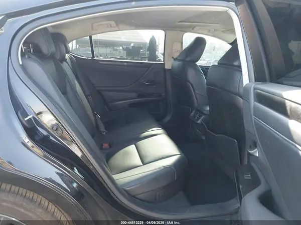 58ADA1C1XPU033930 2023 LEXUS ES - Image 8