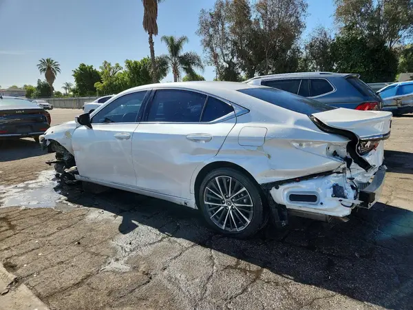 58ADA1C1XRU037902 2024 LEXUS ES - Image 2
